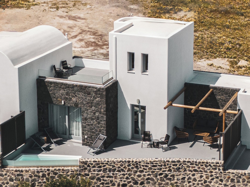 Uranides Luxury Suites