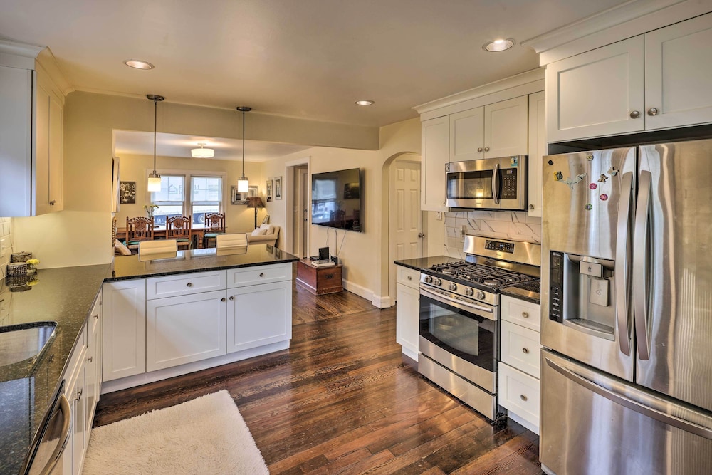 Bridgeport Vacations - Bridgeport Vacation Rental - Walk to Beach! - Property Image 23