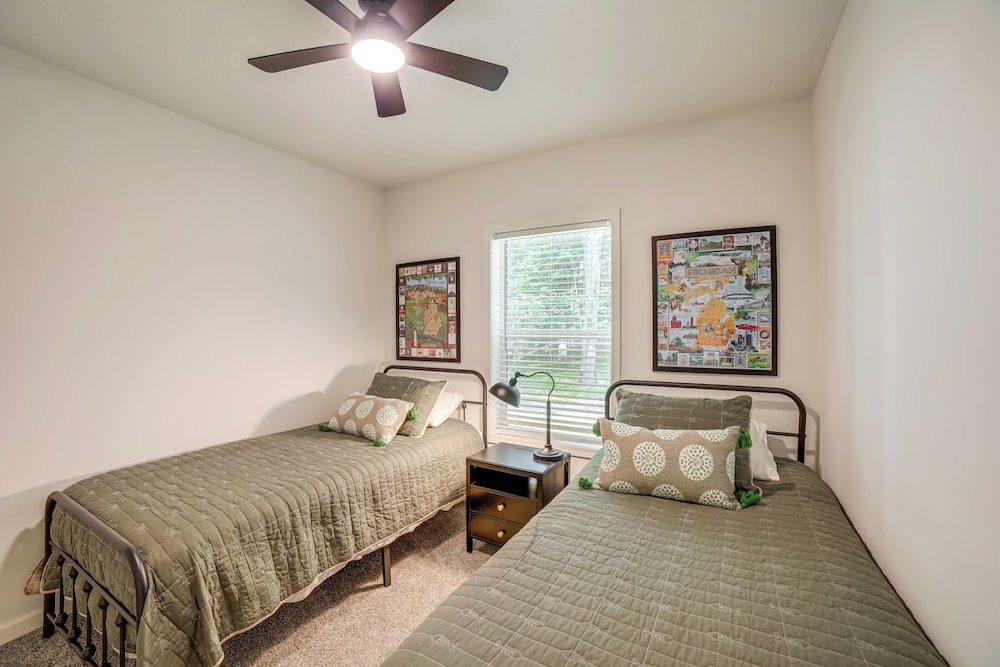 Lake Access, Pools & More: Family Home in Stanwood