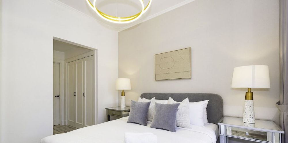 LUX  Modern Residence across Dubai Mall