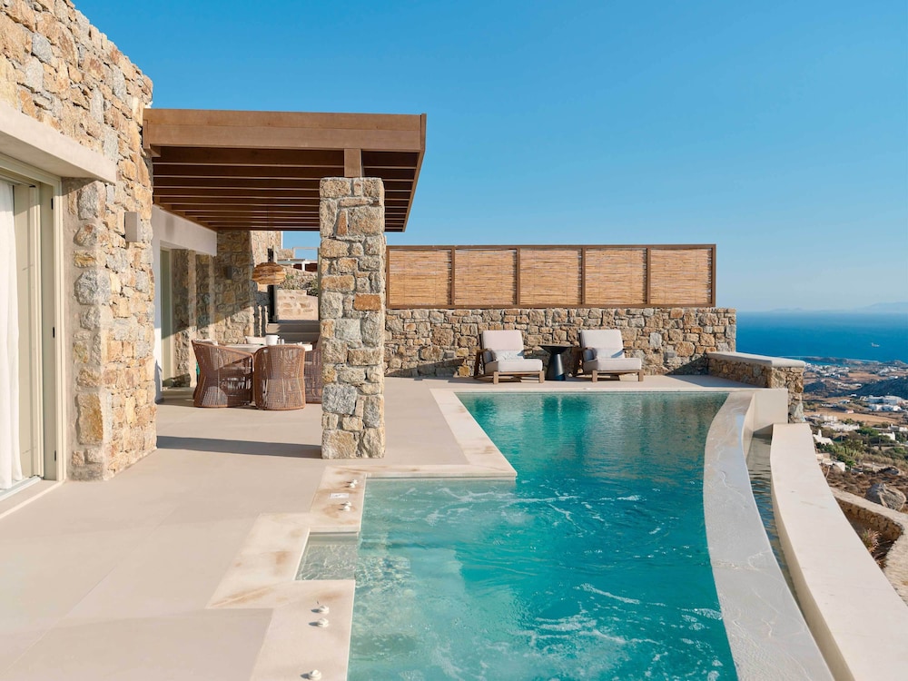 Kounoupas Complex by Mykonos Rocks