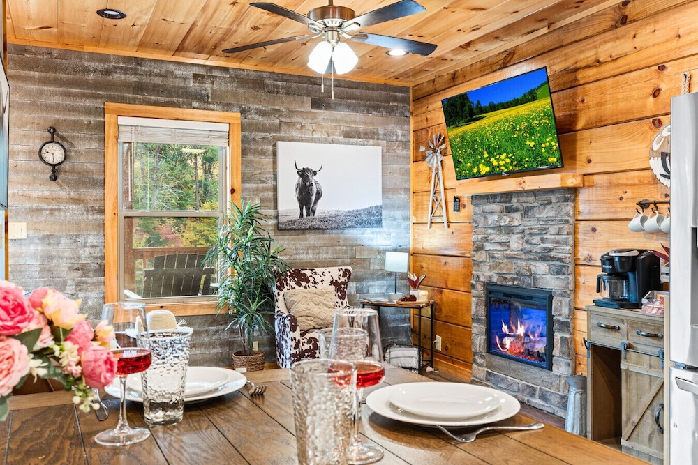 Couples Refuge by Ghosal Luxury Lodging