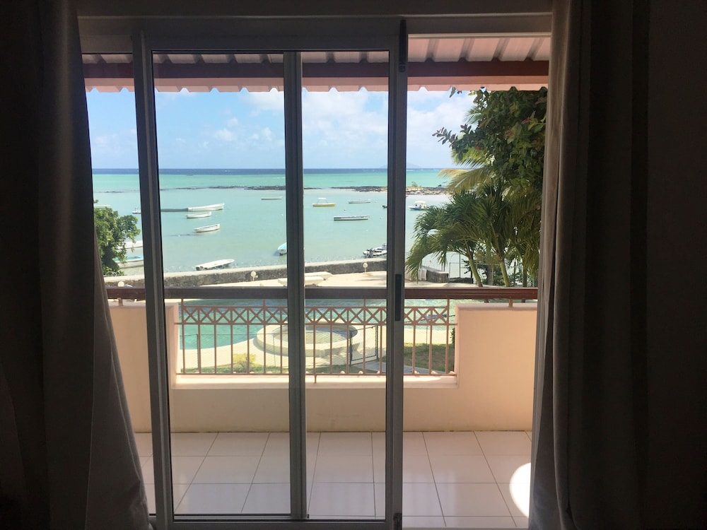 Bungalow for 6 People by the sea With Swimming Pool - by Feelluxuryholidays view 5