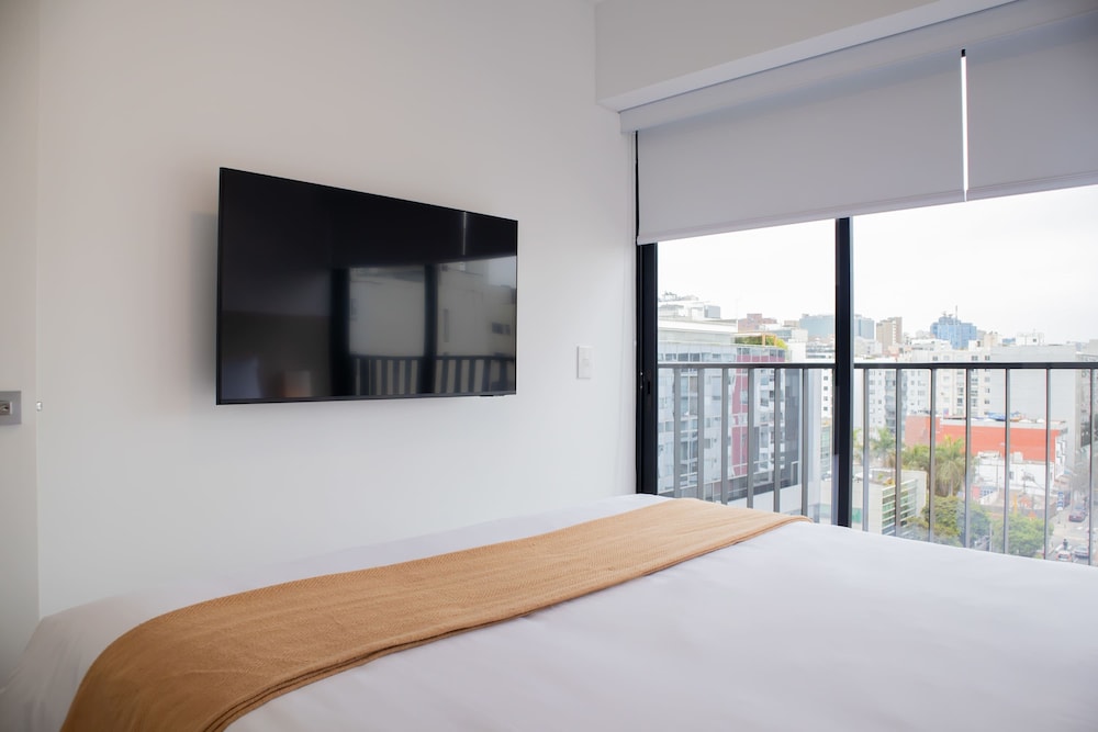 w Amazing 3BR w Balcony in Miraflores