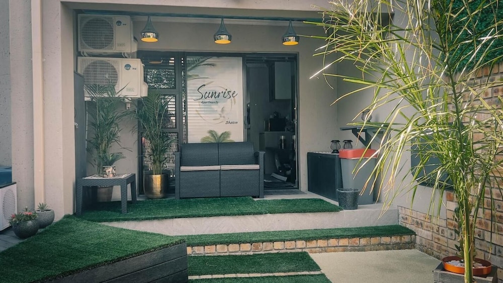 Luxurious Self-catering Apartment in Benoni With Private Entrance