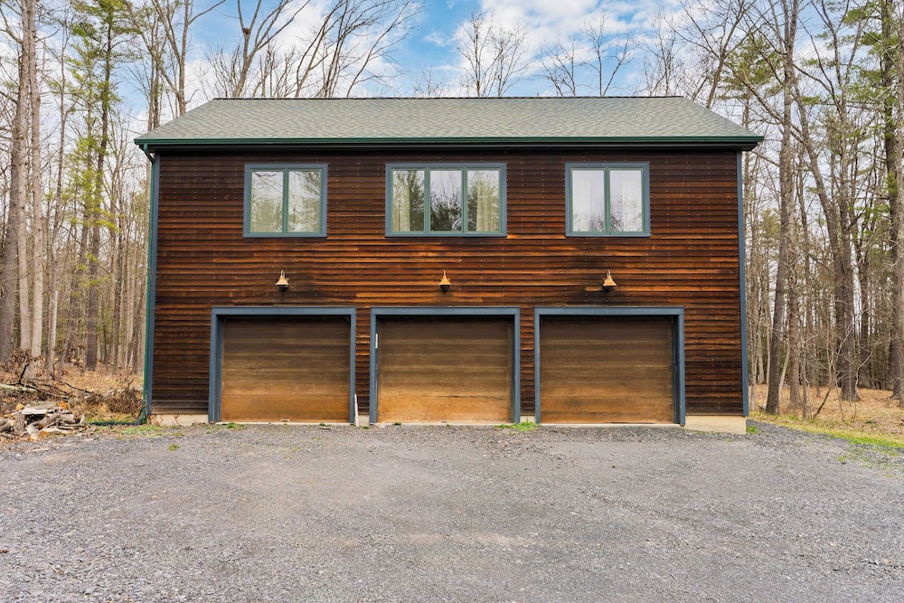 Pool+hot Tub, Firepit Near Hikes, Shops, Dining Cragswood Lodge by Avantstay
