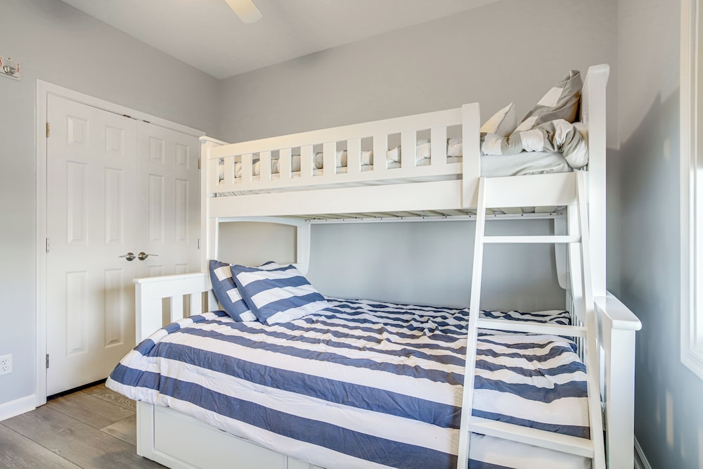 Ocean City Condo w/ Pool & Private Beach Access