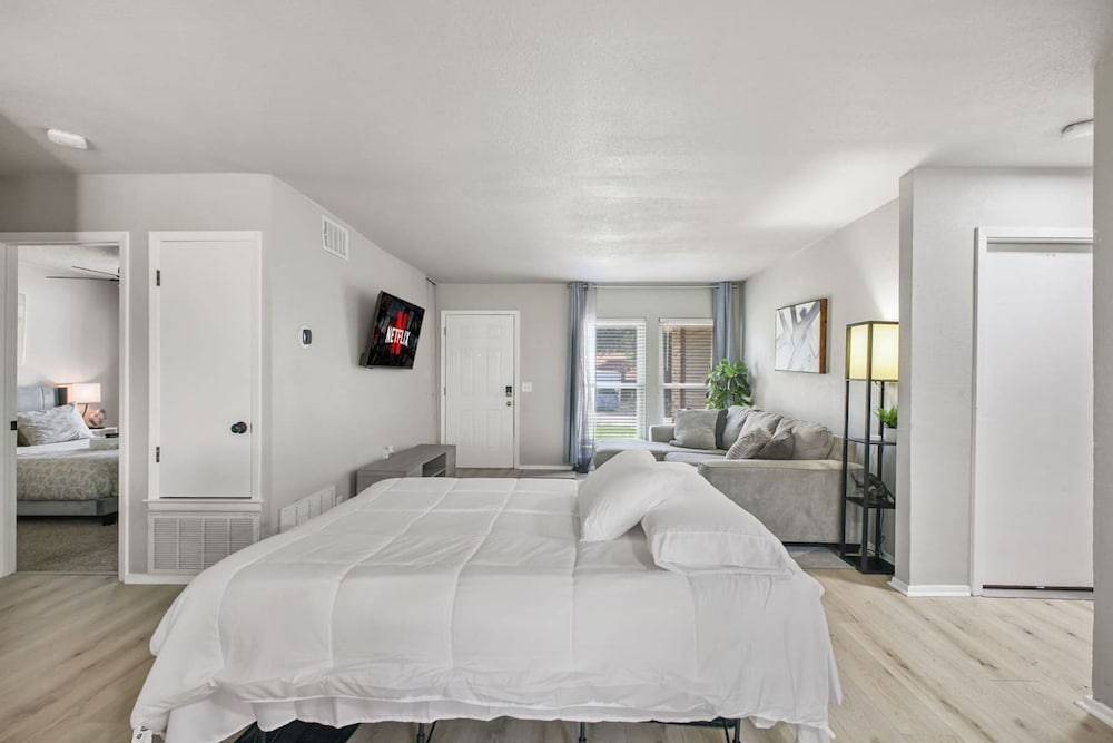 Cozy 3BR Home Family-friendly Near Attractions