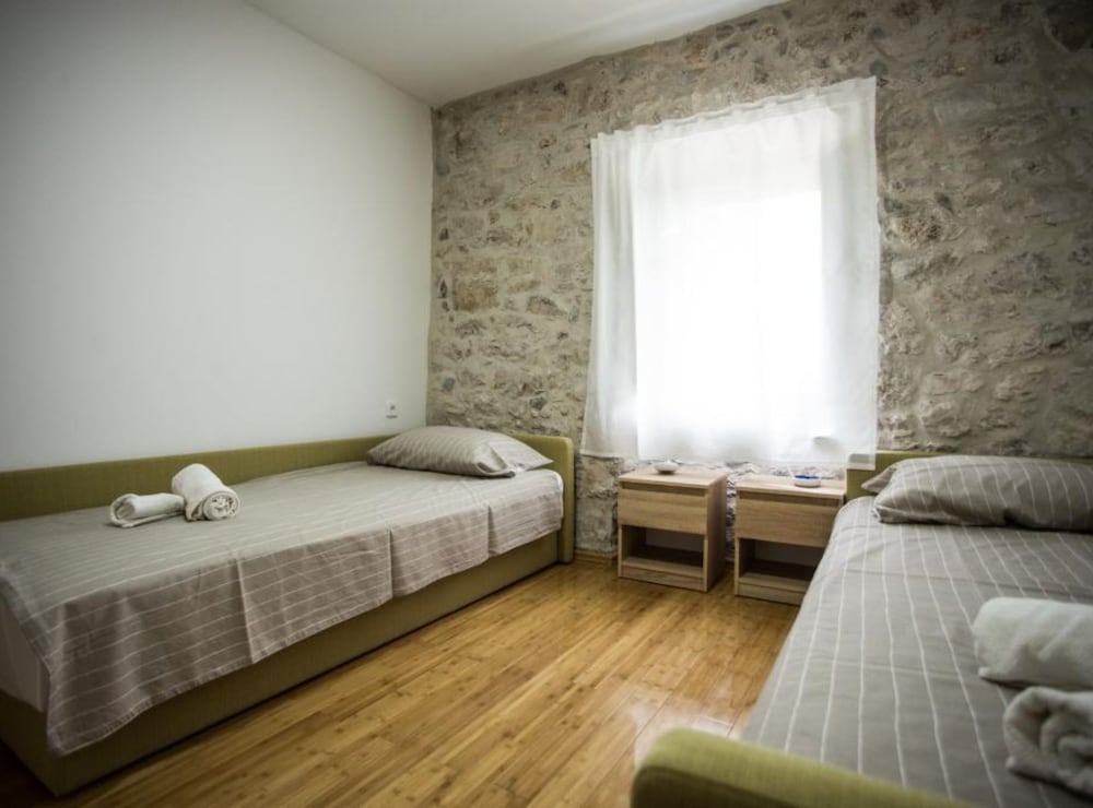 Apartments Stone House Murter