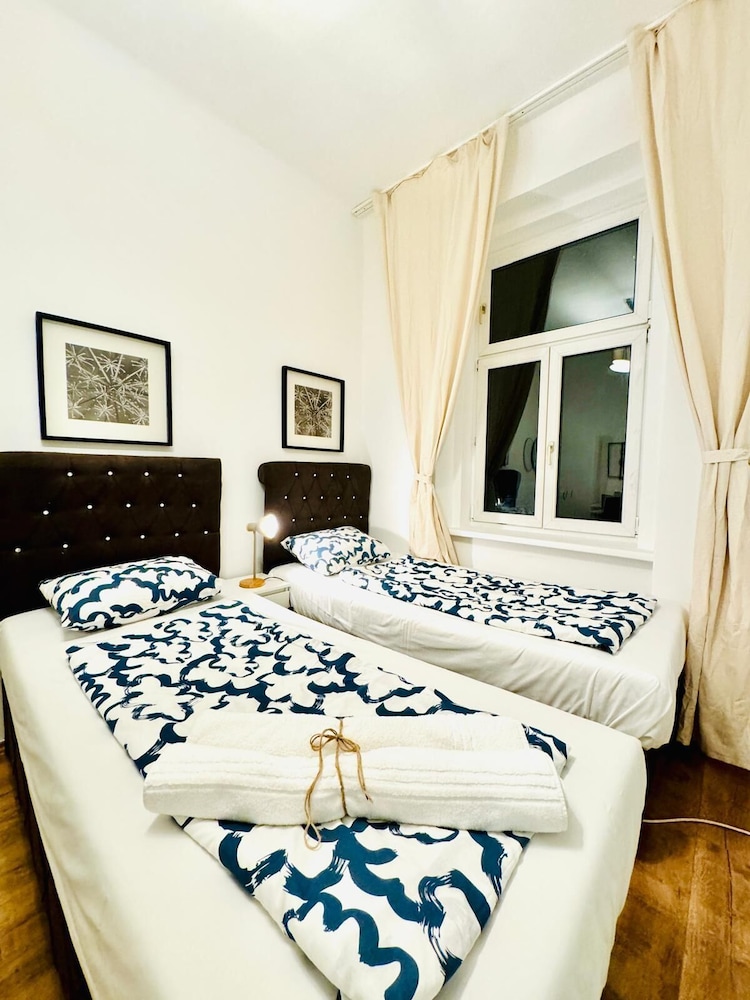 5BR Apt For 10 Walk to Kaufpark Alterlaa