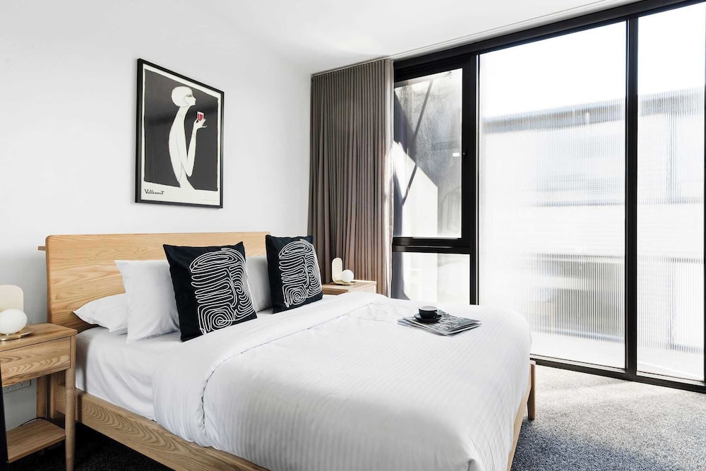 A Lux 3BR Townhouse in South Yarra, Free Parking
