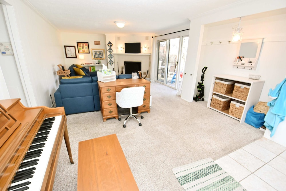 3 Bedroom 2 Bath Home Close to ND w Fire pit 1155