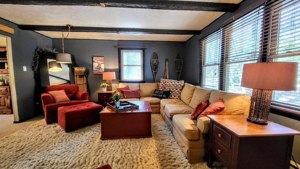 Double Diamond Lodge by Avantstay Group Escape w Firepit Patio Activities