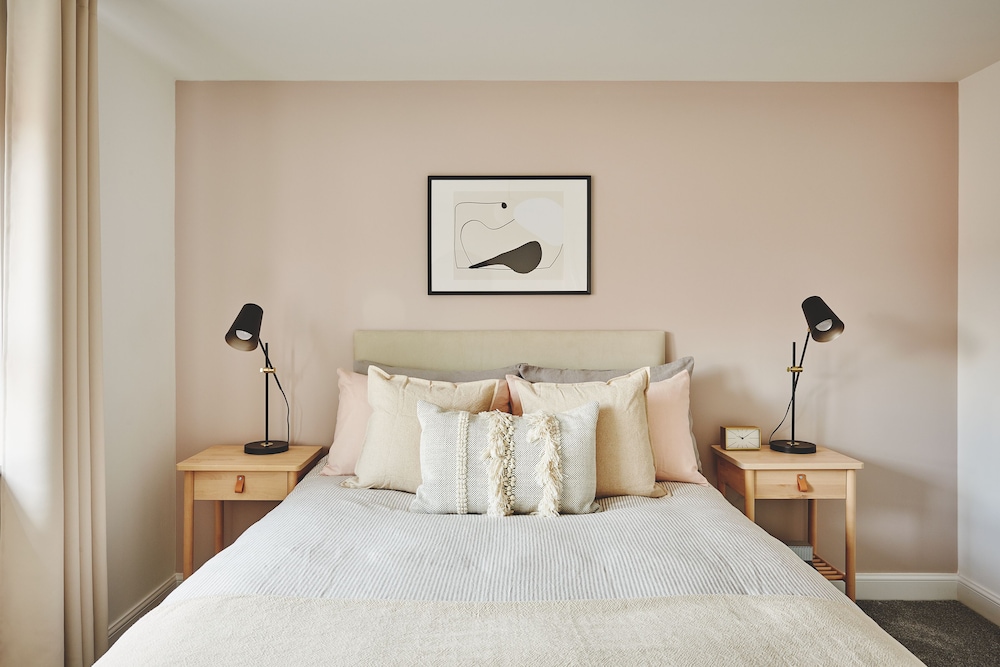 Warwick Serviced Home for 8 walking distance to University view 5