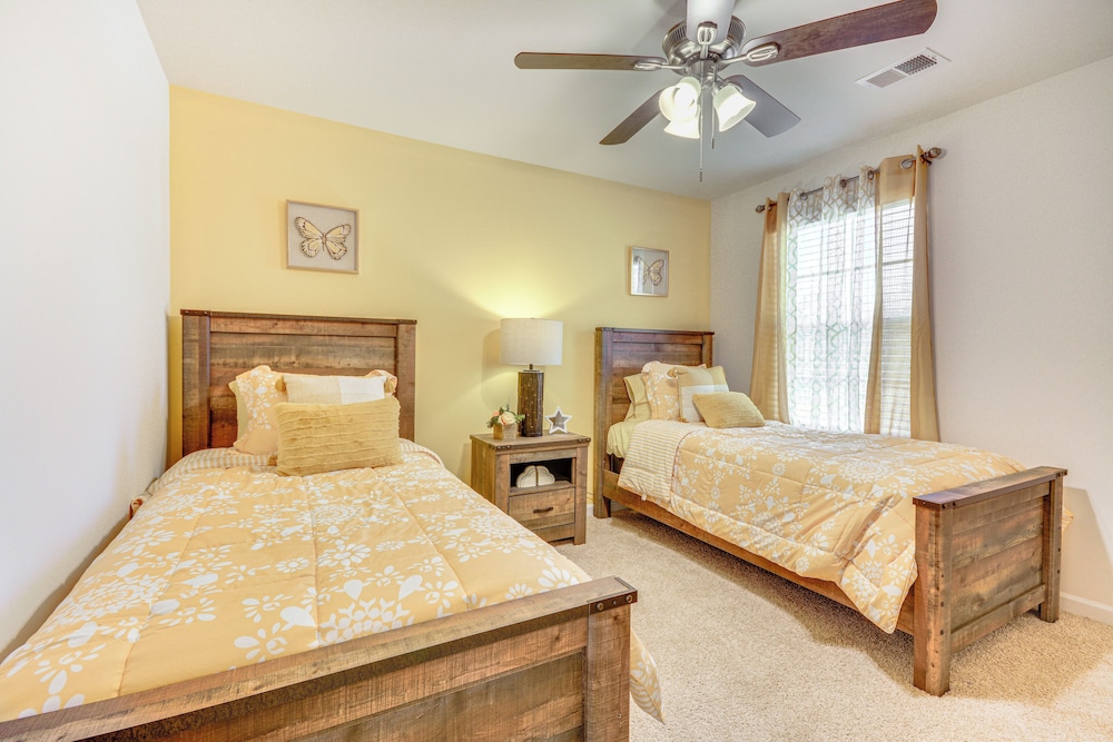 9 Mi to Old Salem: Spacious Family Home w/ Yard!