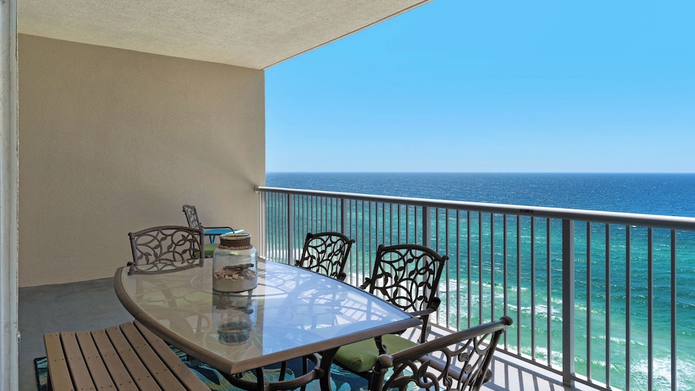 2BR Gulf Front Condo w/ Pool, Gym, Hot Tub + Free Attraction Tickets!