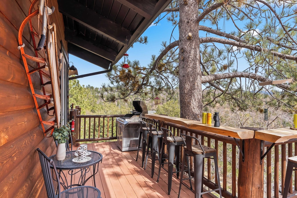 Scenic North Shore Stay w/ Games, Near Snow Summit Lakeview Lodge by Avantstay