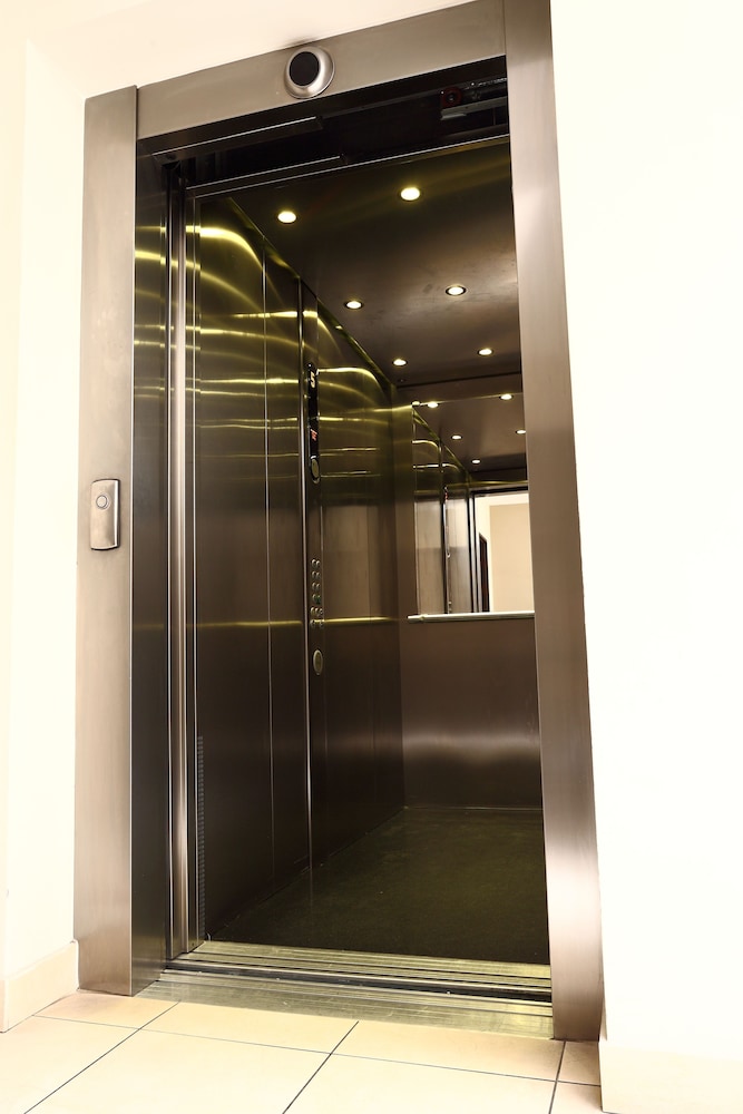 FriendHouse Apartments