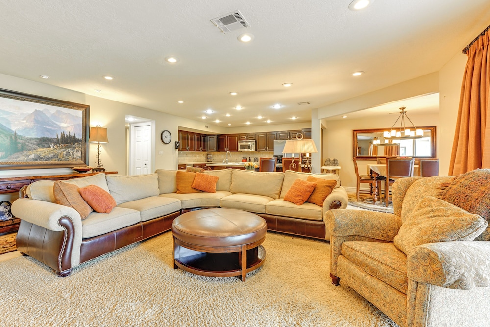 Golf Getaway 5 Mi to Dtwn: Las Palmas Resort Condo