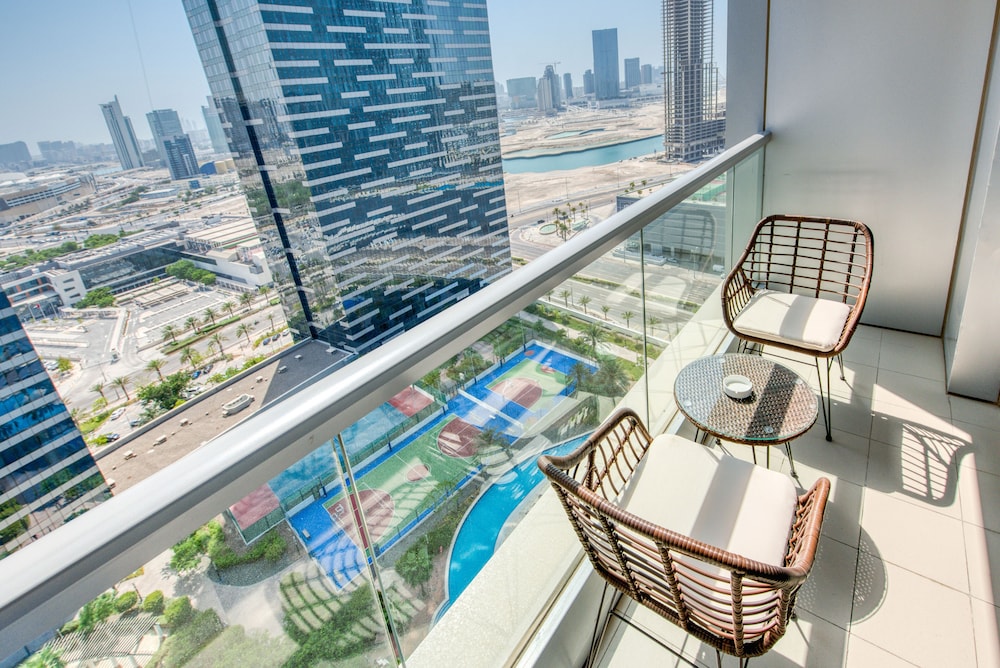Capital Living On Reem: The Arc Towers