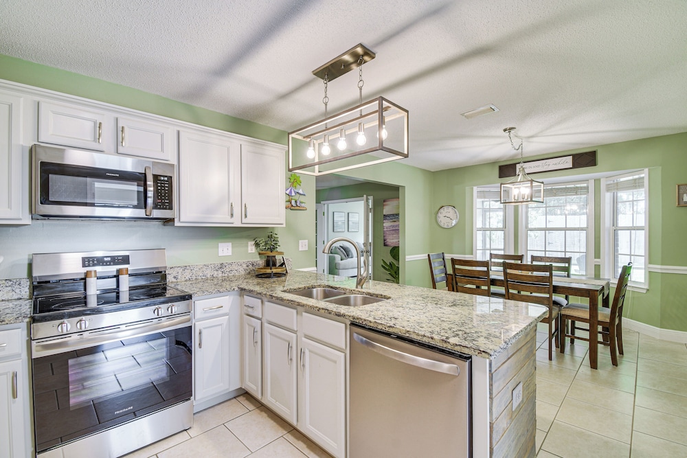5 Mi to Gulf Beaches: Coastal Alabama Home