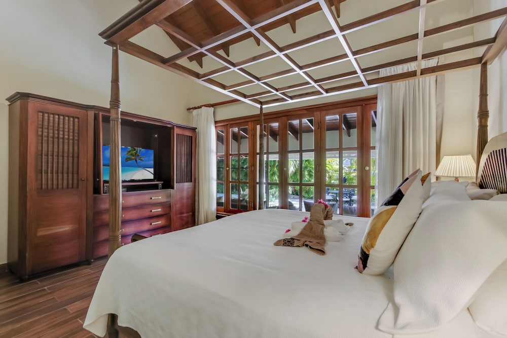 Beautiful Villa with Pool Gym and Maid view 4