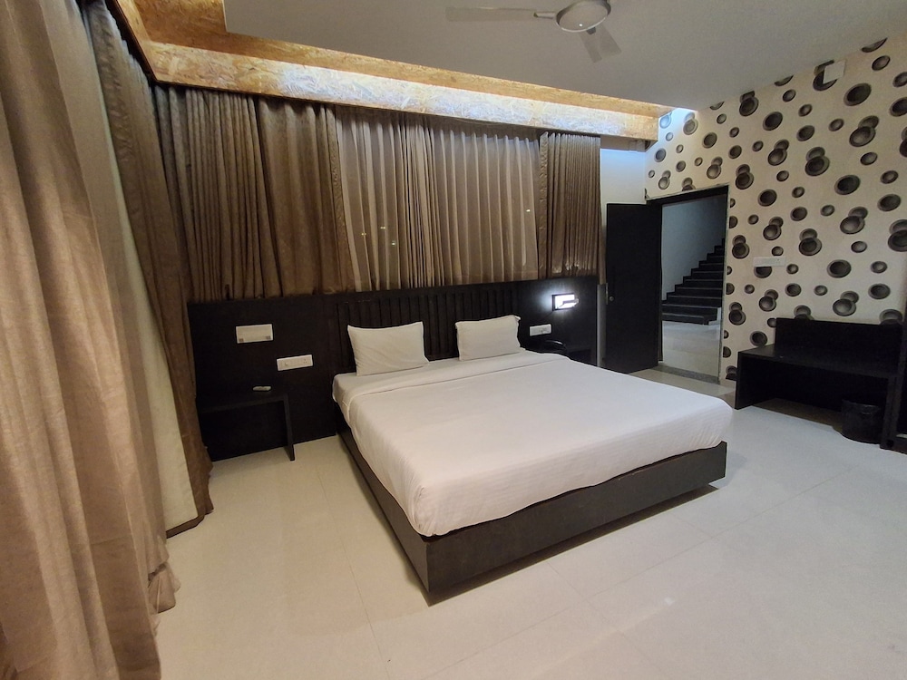 Valencia Club Abu - Resort In Abu