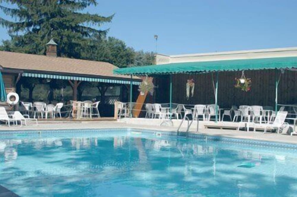 Fern Ridge Motel - Property Image 3