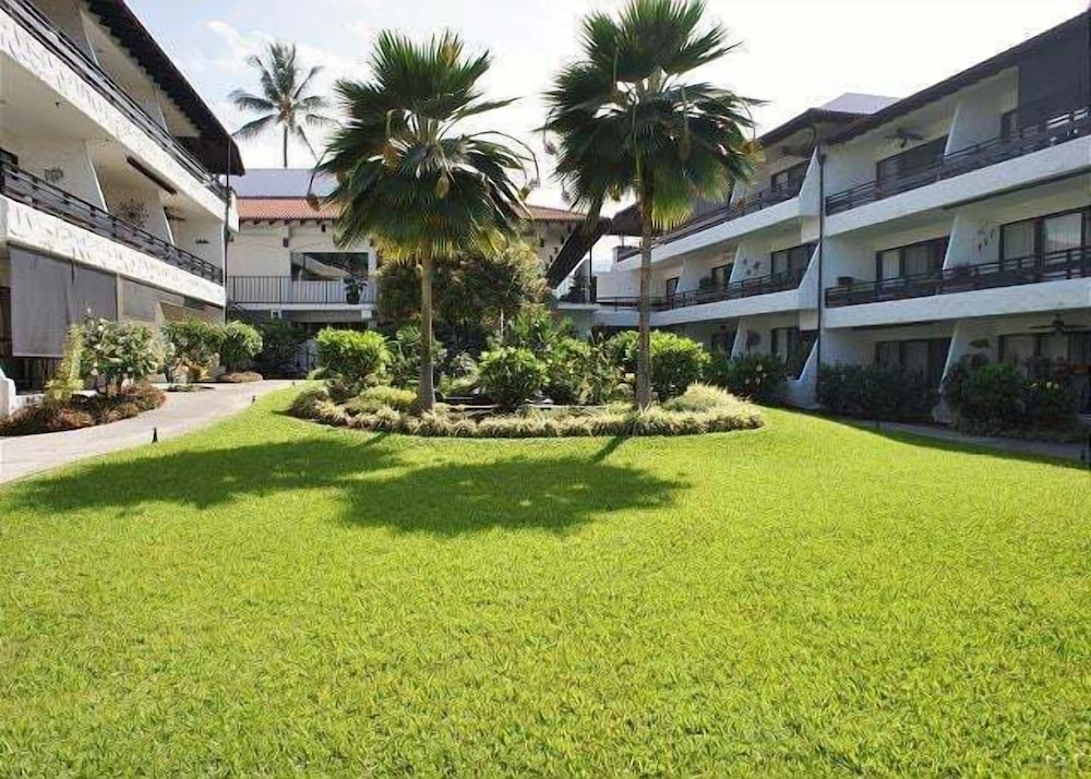 Almost Ocean Front - Beautiful Woodwork - Top Floor - Vrkcv