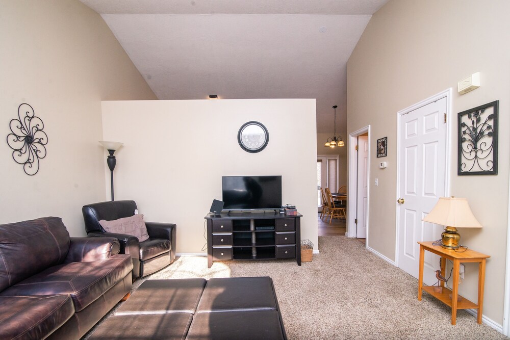 Heart Of Ogden, 25 Minutes To Snowbasin Ski Resort 3 Bedroom Duplex by Redawning view 4