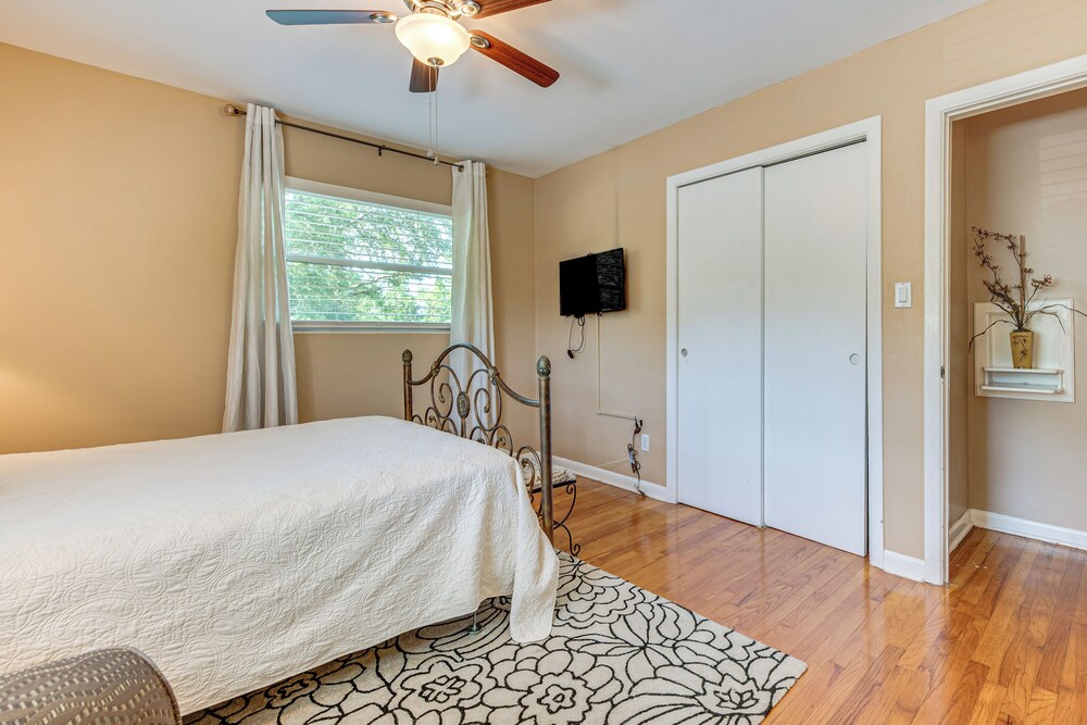 2 Mi to FSU & Famu: Home w/ Spacious Deck!