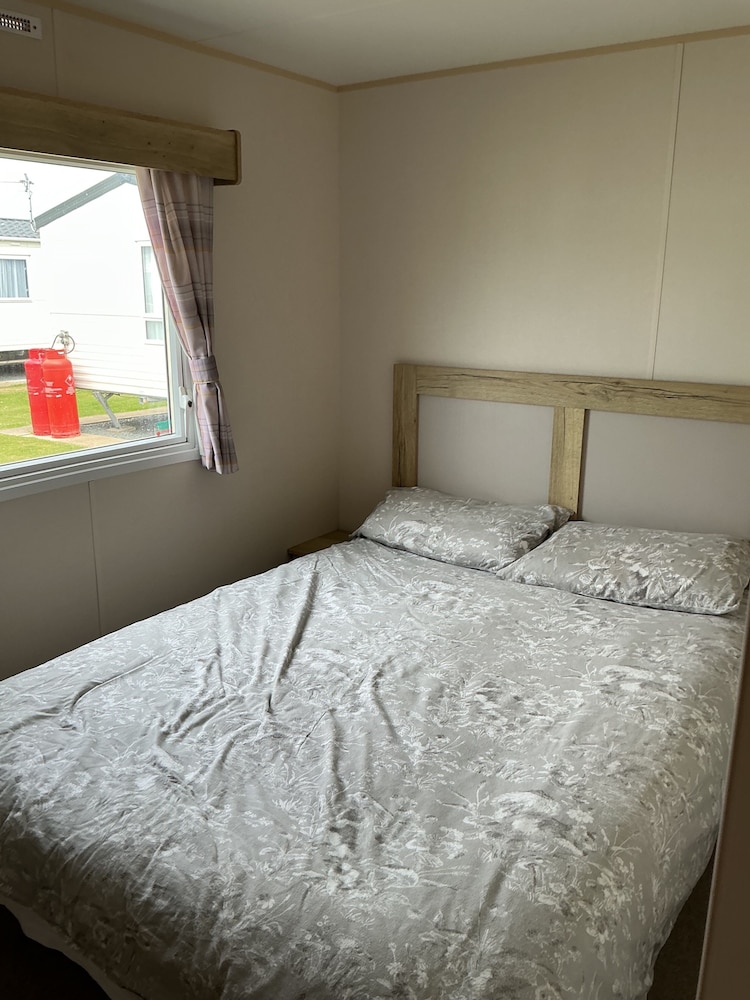Familyfriendly-8berth-freeparkingspot-closetobeach