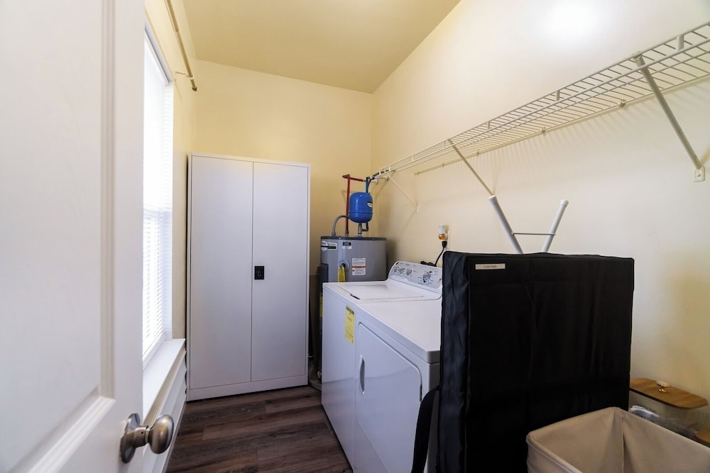 3BR Getaway Hot Tub, Games & Family Fun