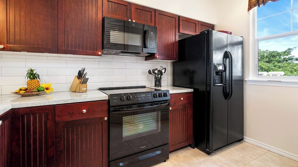 Top-floor Condo w/ Golf and Mountain Views - Pool, Gym, Wifi - Vrkcv