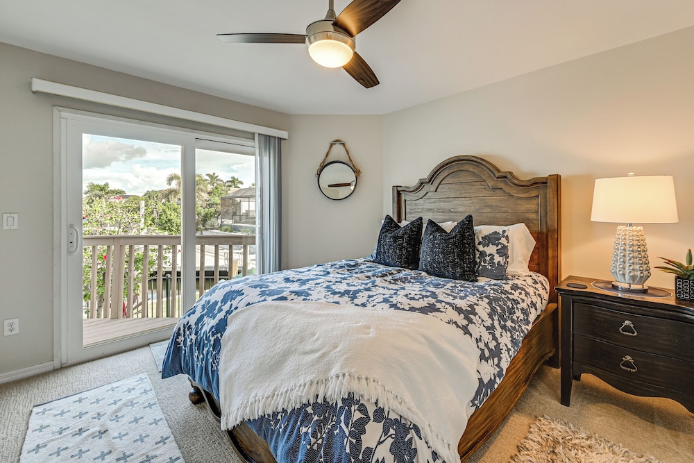 2 Mi to South Beach: Waterfront Home w/ Lanai!