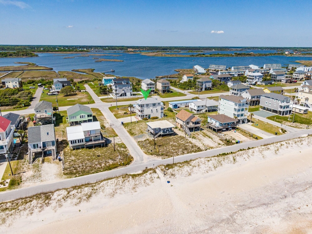 Skipper's Hideout by Topsail Realty