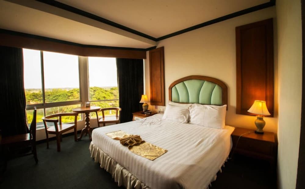 Thepnakorn Hotel