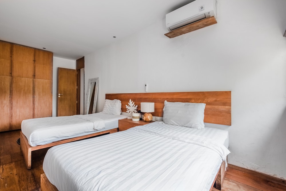 Jimbaran Balangan BeachFront Villa Nakar