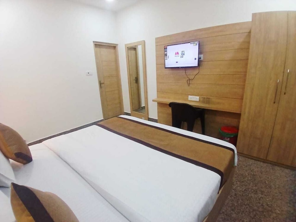 Hotel Devi Ram Atithi Bhawan Vrindavan By HRG
