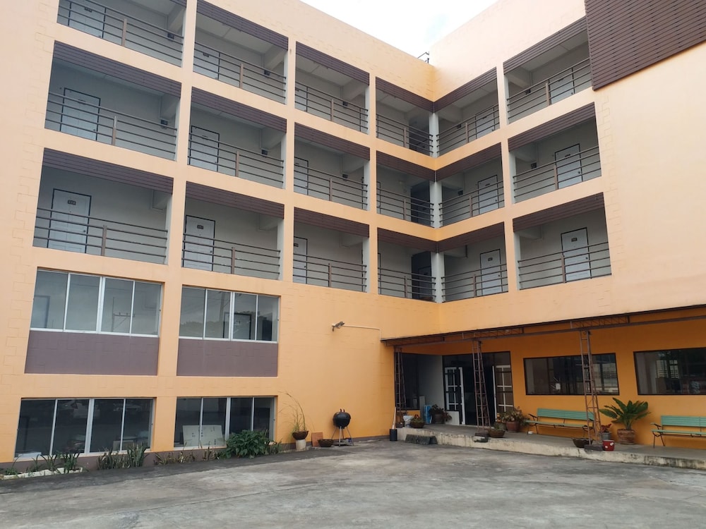 Hotel New Wanchai Hotel Pakchong - Image 1