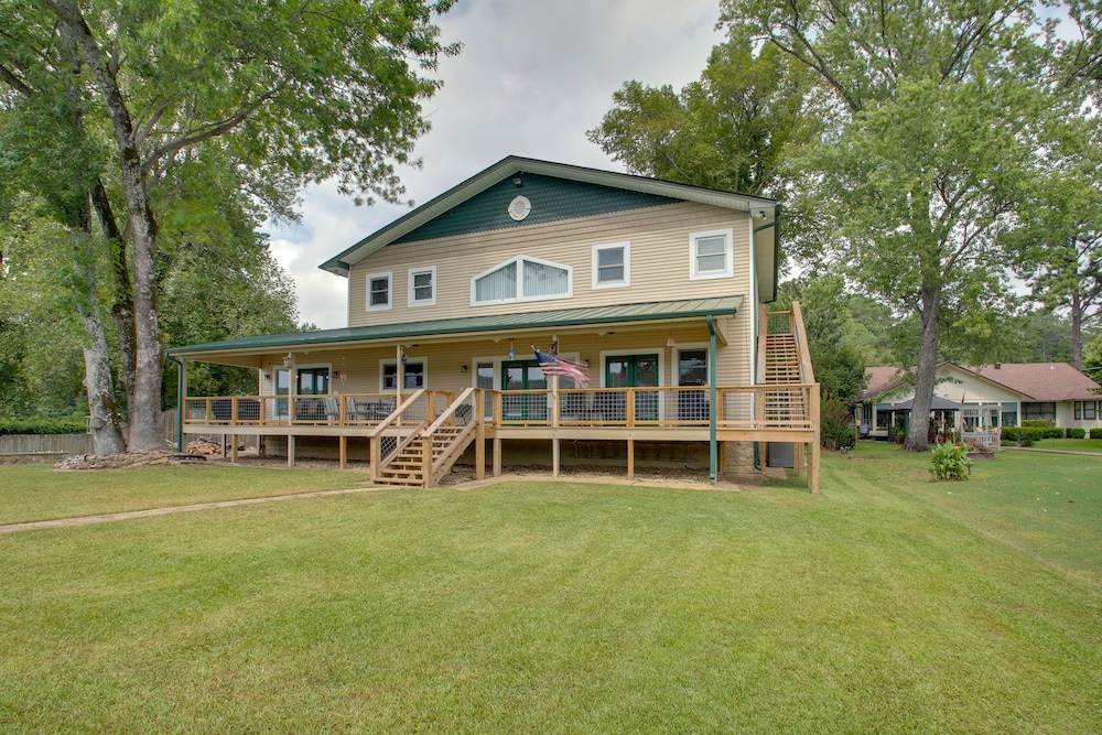 Waterfront Hot Springs Home: 19 Mi to Natl Park! view 3