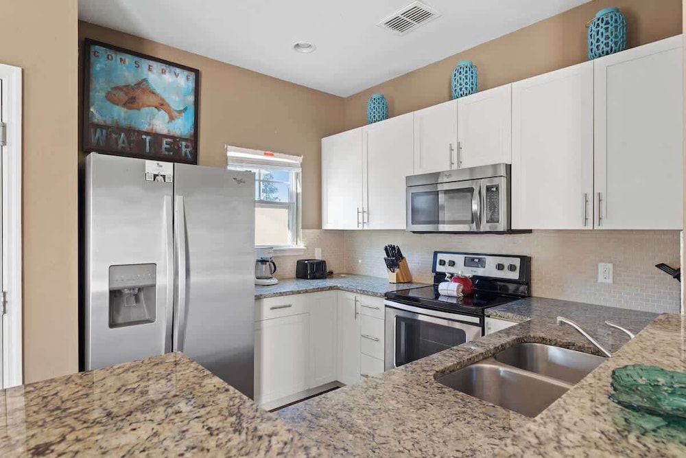 Kissimmee 4BR Townhouse: Perfect for Families!