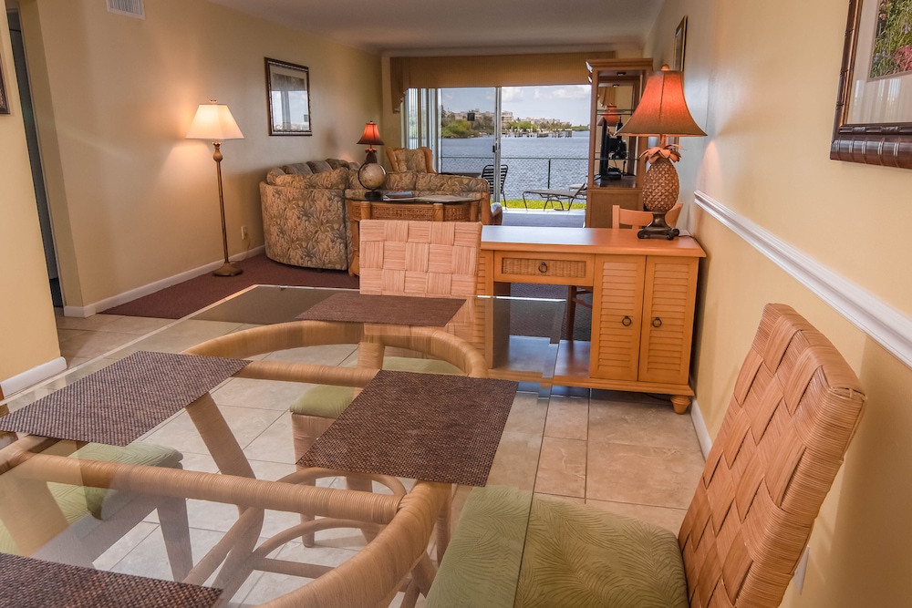 Palm Beach Waterfront Suites