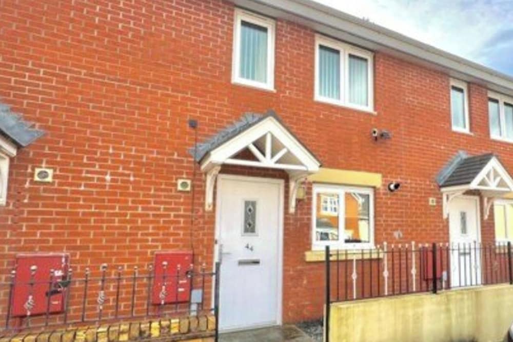 Quiet 2bedroom Home-garden-parking-family Friendly