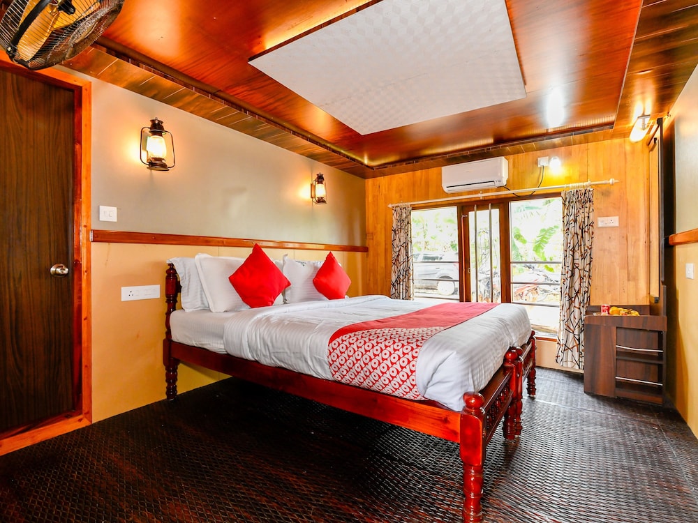 OYO 24920 Indraprastha Royal Castle Sharing Houseboat view 4
