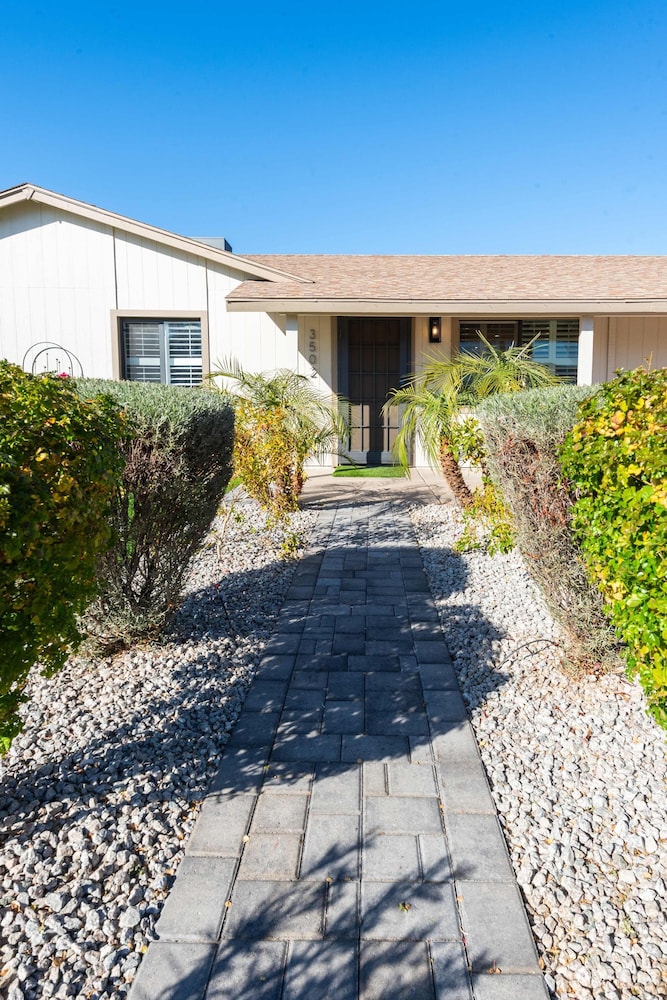 Phoenix 4 BDR Home With Outdoor Entertainment