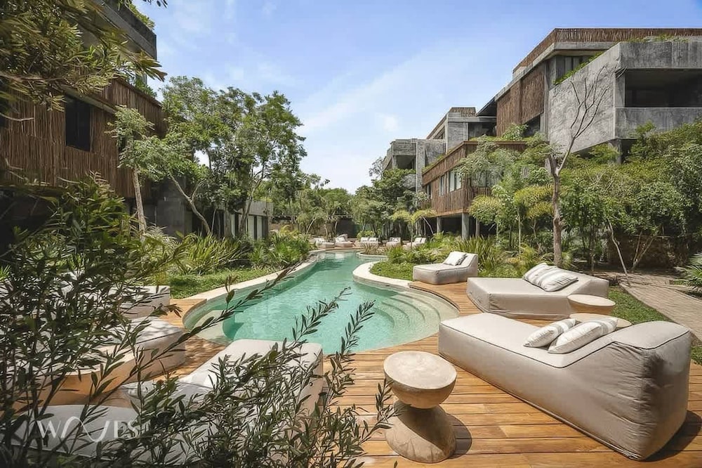 2BR w Private Pool Near the Beach Spacious Stay