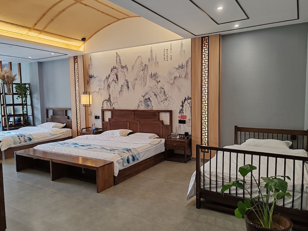 Qichi Waterfront B&B Hotel