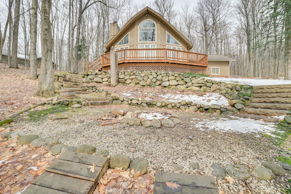 4 Mi to Lake Bellaire: Home w/ Deck & Pool Access!