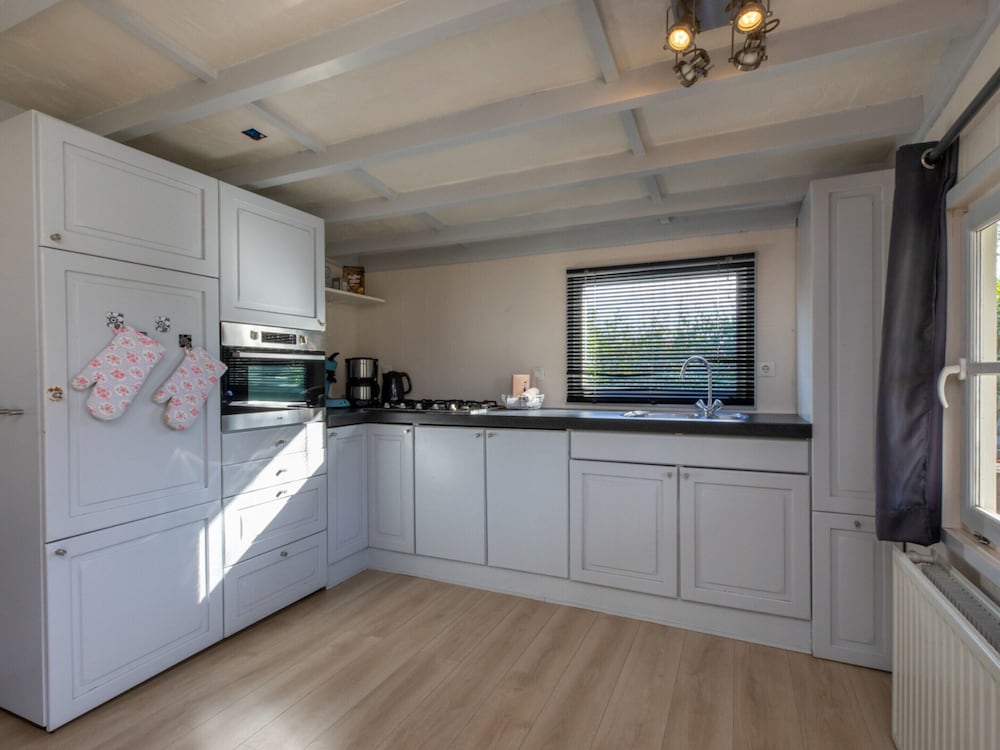 Romantic Holiday Home With Garden view 2